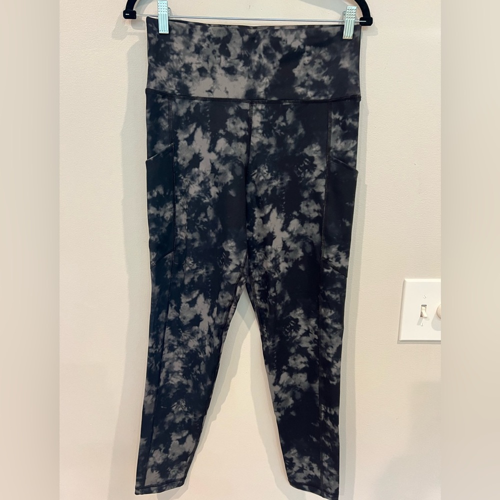 American Eagle Outfitters Black and Gray Leggings with Stretchy Fit